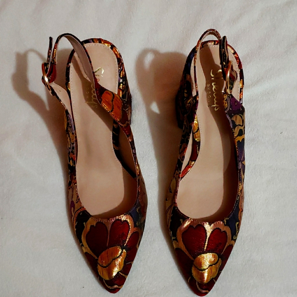 Shelly's London Gold brocade slingback pumps